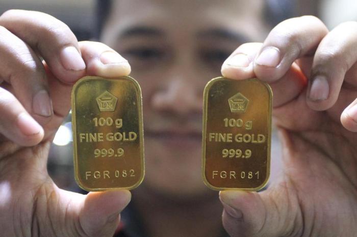 Harga Emas Dunia Turun, Logam Mulia Antam Stagnan Rp 941 Ribu/Gram ... Terseret Emas Dunia, Emas Antam Turun Tajam