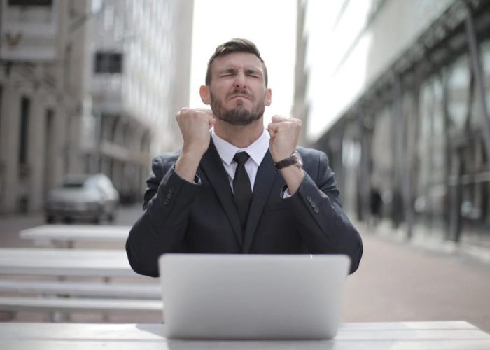 Bila kita tengok orang lain, semuanya indah, bahagia - tentu orang itu ... Minimalist Living: Hidup Simpel Bikin Bahagia?
