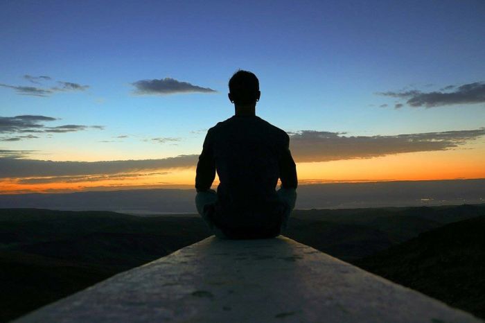 Meditasi di Tengah Sibuk, Emang Bisa? Ini Caranya