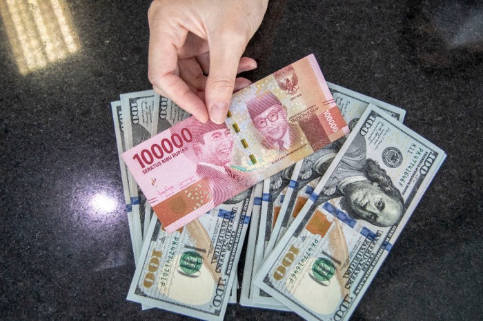 Rupiah Tembus Rp15.746 Per Dolar AS! Begini Dampak Ngerinya ke Indonesia Rupiah Menguat ke Rp15.400 per USD Hari Ini