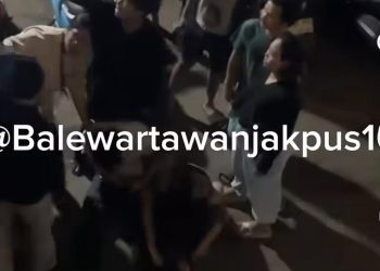Pemuda Dipukuli Hingga Terjatuh ke Lantai Dasar Pasar Grogol
