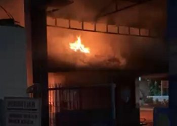 Kebakaran Kantin Daan Mogot, Delapan Mobil Pemadam Kebakaran Dikerahkan