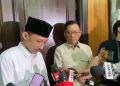 Anggota DPRD Jember Minta Maaf Merokok dan Main Game saat Rapat Tundukkan Kepala