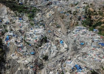 Penangkapan 16 WN China Terkait Tambang Ilegal dan Prostitusi di Pulau Buru