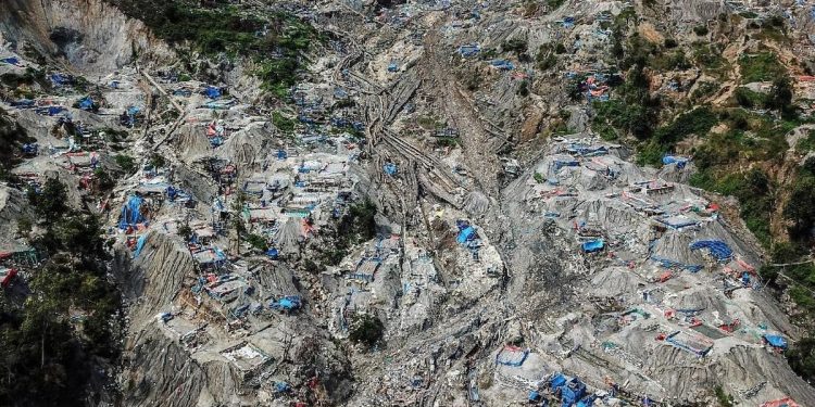 Penangkapan 16 WN China Terkait Tambang Ilegal dan Prostitusi di Pulau Buru