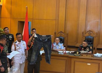 Oditur Perlihatkan Pakaian dan Motor Terdakwa di Persidangan