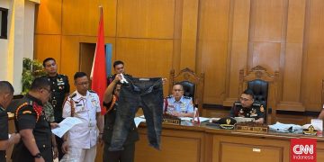 Oditur Perlihatkan Pakaian dan Motor Terdakwa di Persidangan