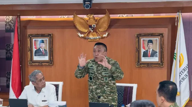 Latihan Siswa Sekolah Rakyat oleh 1.000 Taruna Akmil