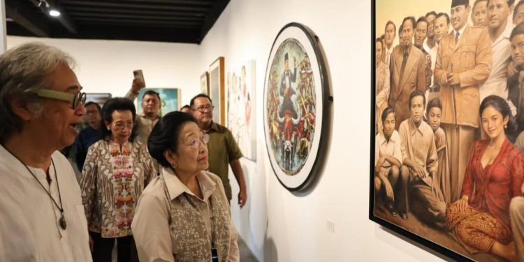 Megawati dan GKR Hemas Resmikan Pameran Mata Hati Soekarno
