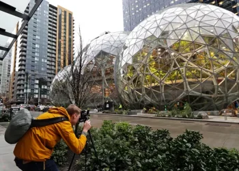 Kritik Proyek AI, Tiga Insinyur Amazon Berisiko Dipecat!