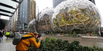 Kritik Proyek AI, Tiga Insinyur Amazon Berisiko Dipecat!