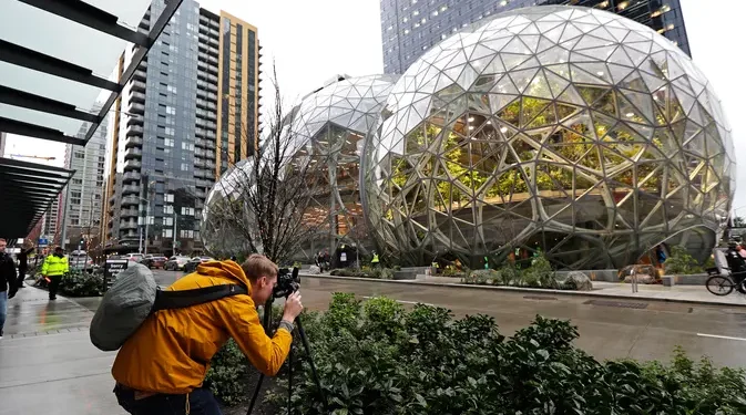 Kritik Proyek AI, Tiga Insinyur Amazon Berisiko Dipecat!
