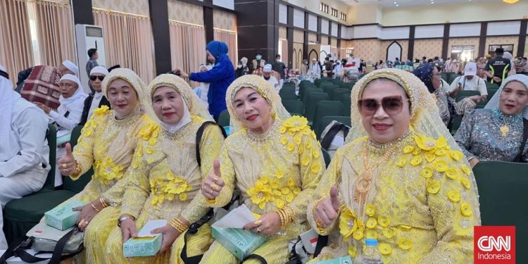 Busana Mewah Jemaah Haji dari Gowa