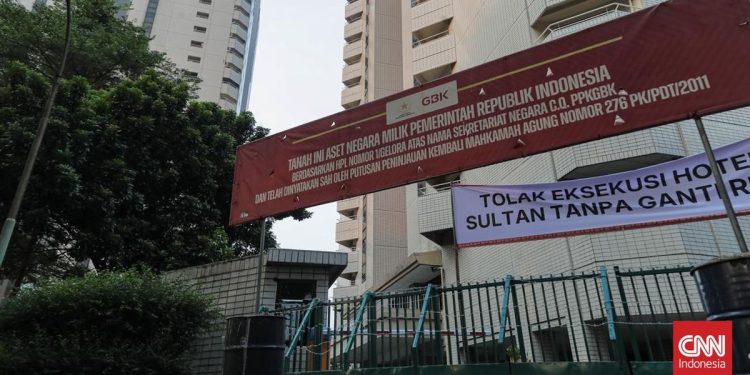 Pintu dan Area GBK yang Ditutup Akibat Eksekusi Hotel Sultan
