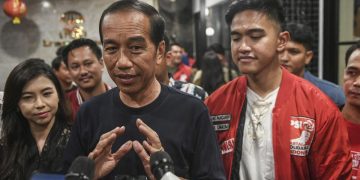 Kunjungi Lampung, Jokowi Kenakan Kemeja dan Topi Berlogo PSI