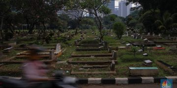 Tukang Gali Kubur Temukan Emas 2,4 Kilogram di Cirebon