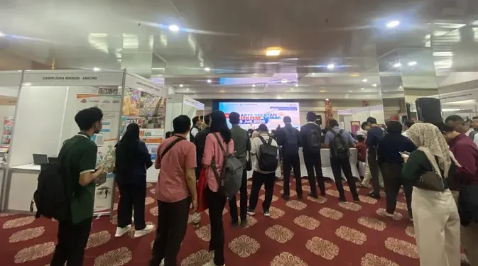 Cerita Ayah Menemani Anak Mencari Pekerjaan