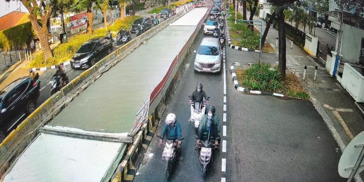 Perbaikan Jalan Mengakibatkan Lalu Lintas Padat dari Kebon Sirih ke Tugu Tani