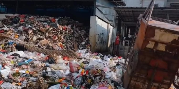 Target Pramono Selesaikan Masalah Sampah di Rusun Waduk Pluit
