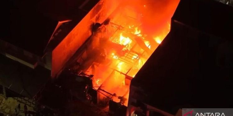 Kebakaran di Pulogadung Menewaskan Satu Penghuni Rumah