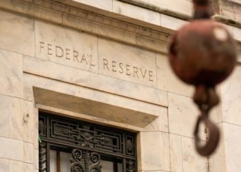 Fed Sebut Perang AI Penyebab Inflasi Tinggi dan Sinyal Kenaikan Suku Bunga