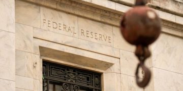 Fed Sebut Perang AI Penyebab Inflasi Tinggi dan Sinyal Kenaikan Suku Bunga