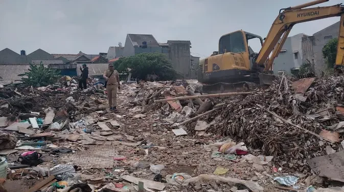 Warga Jakarta Dilarang Bakar Sampah secara Sembarangan