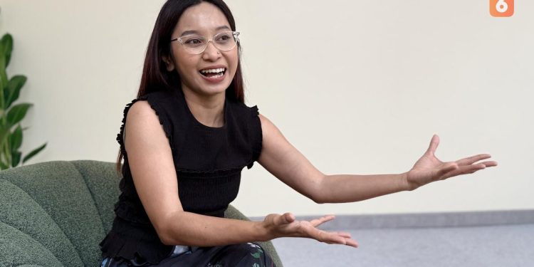 MacBook Pro Hadiah Ayah Jadi Senjata Utama Amanda Mitsuri Besarkan Massicot