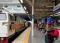 Daftar 13 Kereta Api yang Berhenti di Jatinegara Hanya Hari Ini