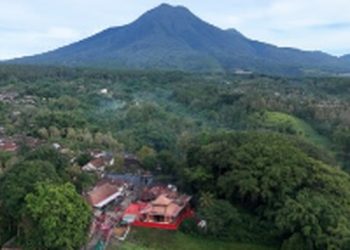 Pengusaha Rajin Kunjungi Gunung Kawi Raih Kesuksesan sebagai Konglomerat