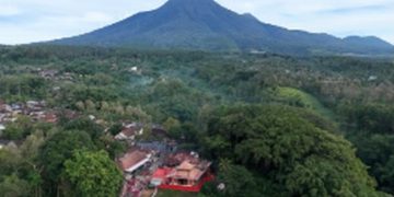 Pengusaha Rajin Kunjungi Gunung Kawi Raih Kesuksesan sebagai Konglomerat
