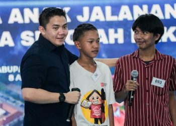 Disambut Puisi Siswa SR Dari Jalanan Menuju Harapan oleh Seskab Teddy