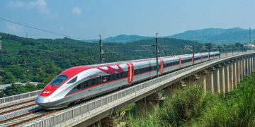 Purbaya Sinyalkan China Tertarik Garap Kereta Cepat Bandung-Surabaya