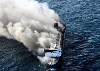 Kebakaran KMP Mutiara Sentosa II di Perairan Sumenep
