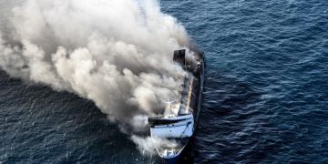 Kebakaran KMP Mutiara Sentosa II di Perairan Sumenep