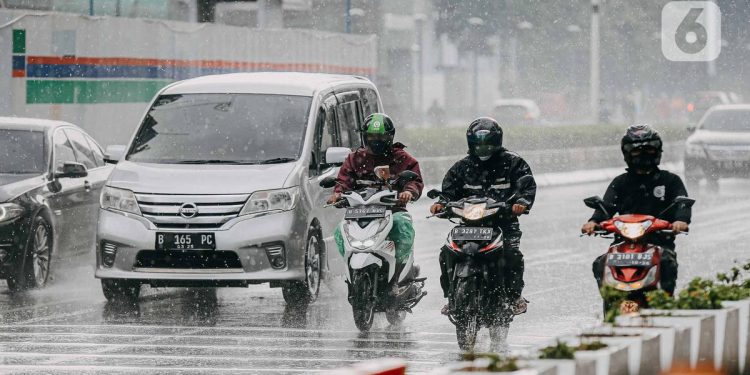 Prakiraan Hujan Lebat oleh BMKG di Beberapa Kota Besar