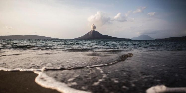 Empat Gunung Api di Indonesia Erupsi Bersamaan Hari Ini