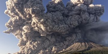 Gunung Sinabung Erupsi, 2451 Warga di Dua Desa Dievakuasi