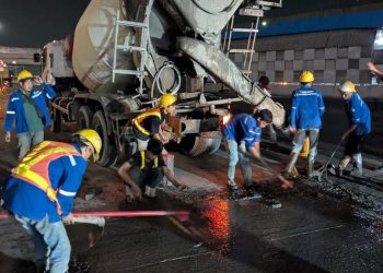 Mobil ASN di Pekalongan Melanggar Jalan yang Sedang Dicor