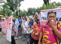 Akses Ditutup Ormas, Karyawan Club de Arjuna Menggelar Demo di Balai Kota