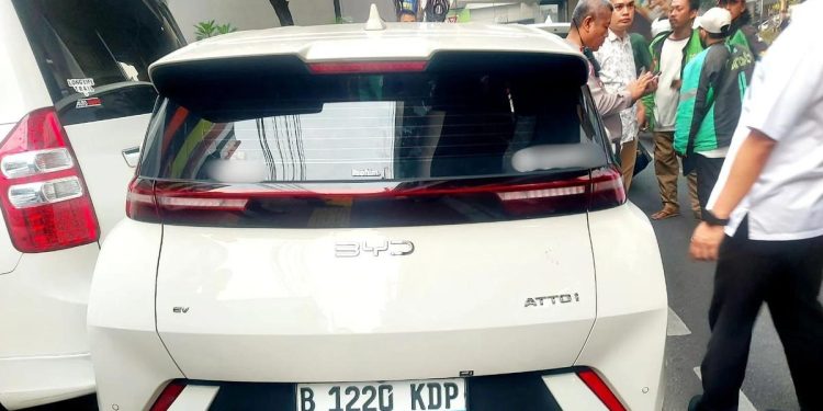 Kronologi Kecelakaan Beruntun 4 Mobil dan Ojol di Jakarta Selatan