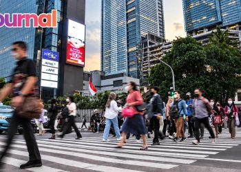 Downgrade, Ketika Masyarakat Mencari Cara untuk Bertahan Hidup