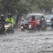 Jalan Mayor Oking Cibinong Terlihat Seperti Sungai Saat Banjir Banyak Motor Mogok