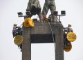 Enam Aktivis Greenpeace Dipulangkan Polda Metro Usai Pasang Spanduk di HI